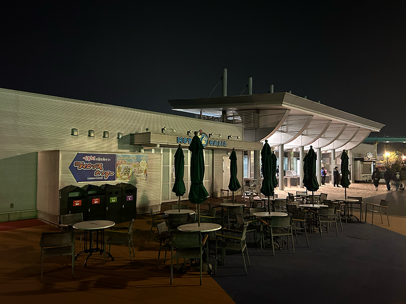 ライセンスセンターは、ゲートから入ったらすぐです。